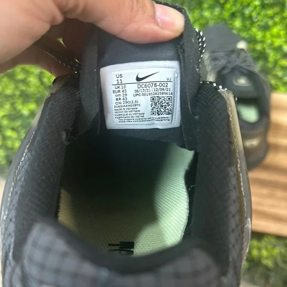 Nike Men's Black Athletic Shoes - Picture 5 of 16